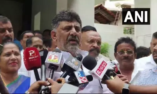 காவிரி நீரை திறந்து விடுவது கடினம் - டி.கே.சிவக்குமார் பேட்டி காவிரி நீரை திறந்து விடுவது கடினம் - டி.கே.சிவக்குமார் பேட்டி