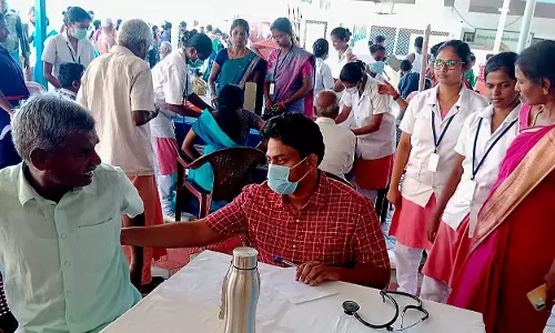 டாக்டர் பா.சிவந்தி ஆதித்தனார் பிறந்தநாள் விழாவை முன்னிட்டு திருச்செந்தூர் கோவில் வளாகத்தில்இலவச மருத்துவ முகாம்