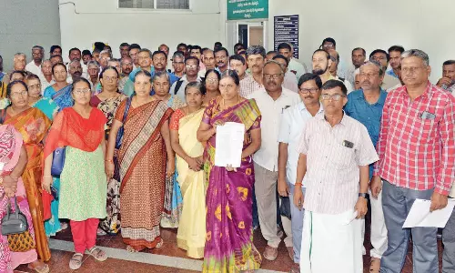 வேளாண்கருவிகளை வாடகைக்குவிடும் திட்டத்தை கைவிட வேண்டும்