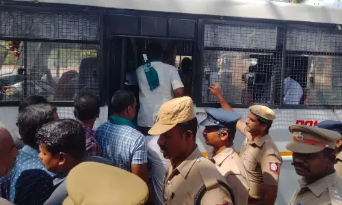 உண்ணாவிரதம் இருந்த 150 விவசாயிகள் கைது