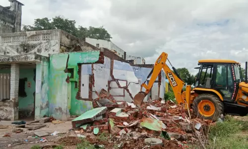 கவுண்டன்ய மகாநதி ஆற்றில் ஆக்கிரமிப்பு வீடுகள் அகற்றம்