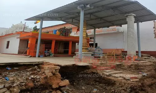 ராமசந்திர மூர்த்தி கோவிலுக்கு செல்ல முடியாமல் பக்தர்கள் அவதி ராமசந்திர மூர்த்தி கோவிலுக்கு செல்ல முடியாமல் பக்தர்கள் அவதி