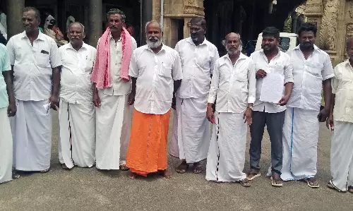 டாஸ்மாக் கடையை மீண்டும் திறக்க மதுப்பிரியர்கள் கோரிக்கை டாஸ்மாக் கடையை மீண்டும் திறக்க மதுப்பிரியர்கள் கோரிக்கை