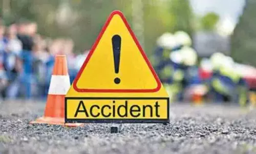 கேரளாவில் தனியார் பள்ளி பஸ்-ஆட்டோ மோதல்; டிரைவர், 4 பெண்கள் பலி கேரளாவில் தனியார் பள்ளி பஸ்-ஆட்டோ மோதல்; டிரைவர், 4 பெண்கள் பலி
