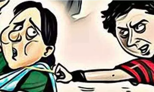 ஓய்வு பெற்ற பெண் பொறியாளரிடம் 11 பவுன் தாலிச்சங்கிலி பறிப்பு