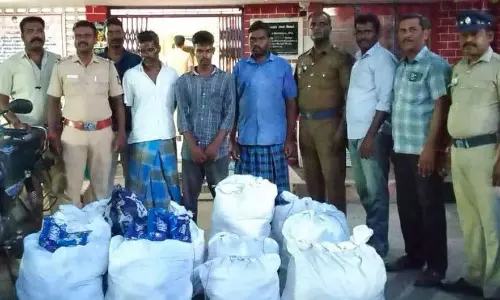 கடைகளில் பதுக்கிய ரூ.1 லட்சம் புகையிலை பொருட்கள் பறிமுதல்
