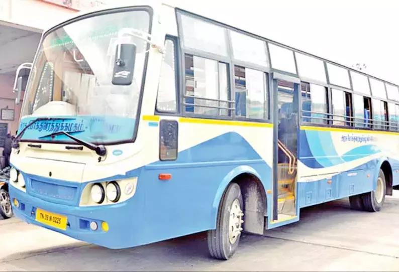 பயணிகள் சொந்த ஊர்களுக்கு செல்ல 300 சிறப்பு பஸ்கள் இயக்கம்