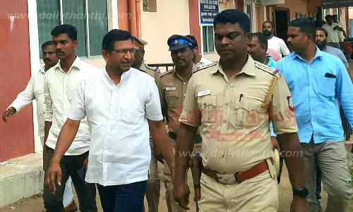 முதல்-அமைச்சரை அவதூறாக பேசியதாக வழக்கு:இந்து முன்னணி கோட்ட தலைவர் கைது