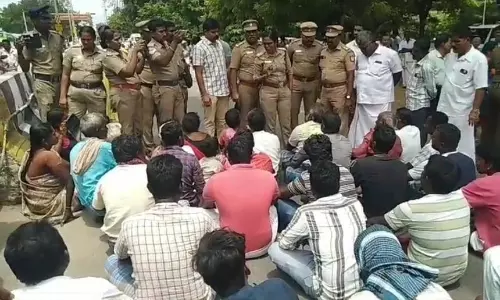 நடவடிக்கை கோரி உறவினர்கள் மறியல் நடவடிக்கை கோரி உறவினர்கள் மறியல்