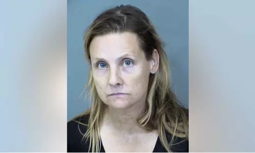 அமெரிக்காவில் இறந்த நாய்களின் உடல்களை பிரிட்ஜில் வைத்திருந்த பெண் அமெரிக்காவில் இறந்த நாய்களின் உடல்களை பிரிட்ஜில் வைத்திருந்த பெண்