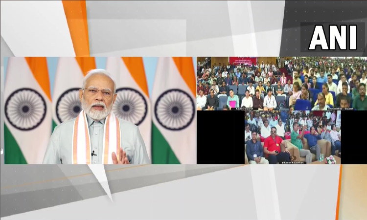 ரோஜ்கார் மேளா:  புதிதாக அரசு பணிகளுக்கு தேர்ந்தெடுக்கப்பட்ட நபர்களுக்கு பிரதமர் மோடி வாழ்த்து