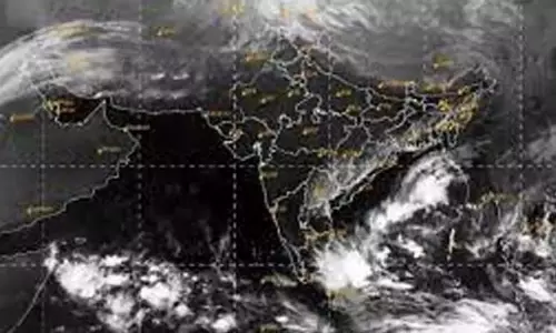 வங்கக்கடலில் குறைந்த காற்றழுத்த தாழ்வு பகுதி உருவாகிறது! வங்கக்கடலில் குறைந்த காற்றழுத்த தாழ்வு பகுதி உருவாகிறது!