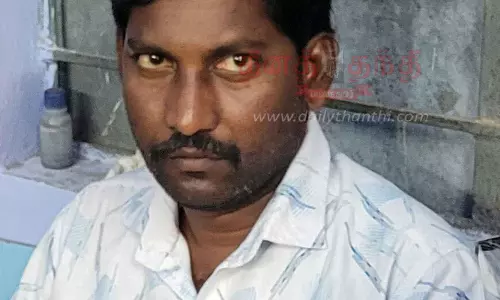 பட்டா பெயர் மாற்றம் செய்ய லஞ்சம் வாங்கிய கிராம நிர்வாக அலுவலர், உதவியாளர் கைது