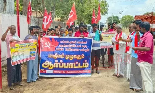 டாஸ்மாக் தொழிலாளர்கள் ஆர்ப்பாட்டம்