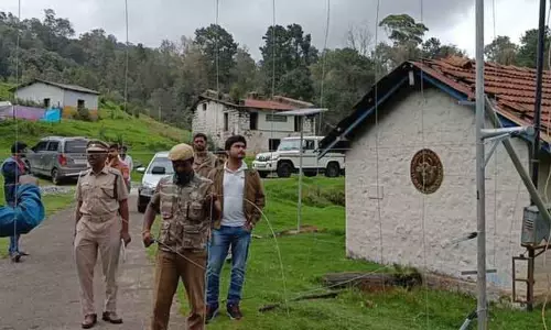 சோலார் மின்வேலி அமைக்கும் பணி