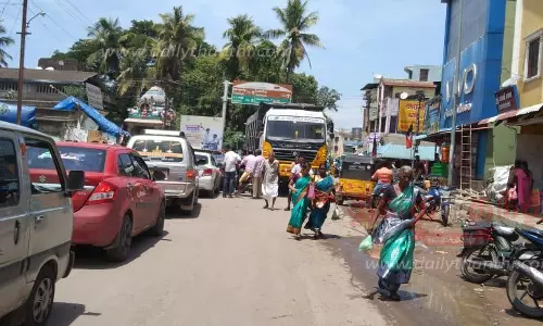 வைத்தீஸ்வரன் கோவில் பகுதியில் ஏற்படும் போக்குவரத்து நெருக்கடி