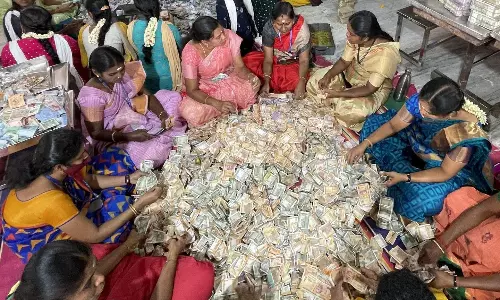உண்டியல் காணிக்கை மூலம் ரூ.2¾ கோடி வருவாய் உண்டியல் காணிக்கை மூலம் ரூ.2¾ கோடி வருவாய்