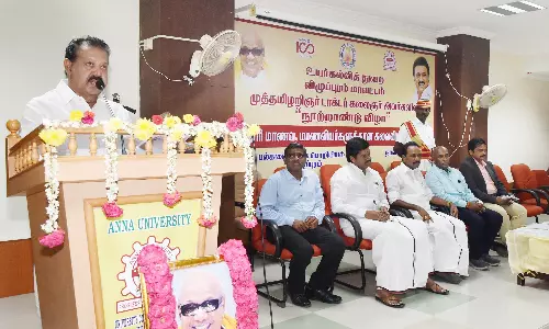 கல்வியோடு மொழித்திறன் சார்ந்த படைப்பாற்றலை மேம்படுத்த வேண்டும்