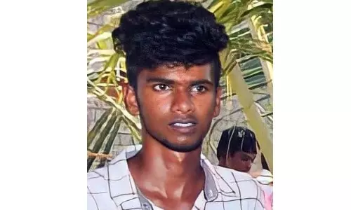 ஆசிரியர்கள் கண்டித்ததால் பிளஸ்-2 மாணவர் தற்கொலை ஆசிரியர்கள் கண்டித்ததால் பிளஸ்-2 மாணவர் தற்கொலை