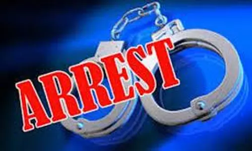 இரும்பு கடையில் திருடிய 2 பேர் கைது