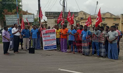டாஸ்மாக் குடோன் சுமைப்பணி தொழிலாளர்கள் ஆர்ப்பாட்டம்