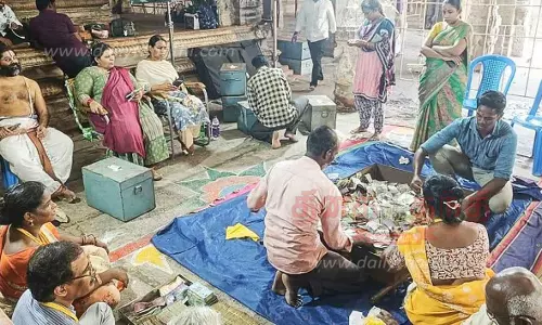 சோளிங்கர் கோவிலில் பக்தர்கள் ரூ.25 லட்சம் உண்டியல் காணிக்கை