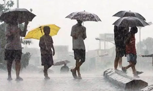 தமிழகத்தின் 6 மாவட்டங்களில் அடுத்த 3 மணி நேரத்திற்கு லேசான மழைக்கு வாய்ப்பு தமிழகத்தின் 6 மாவட்டங்களில் அடுத்த 3 மணி நேரத்திற்கு லேசான மழைக்கு வாய்ப்பு