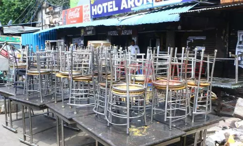 2 பேர் பலியான ஓட்டலை இடிக்கும் பணி தொடங்கியது