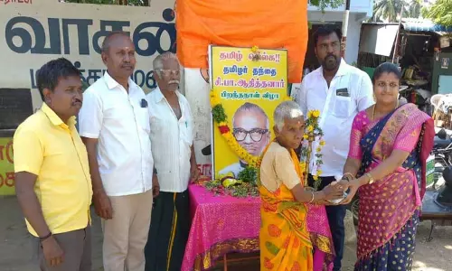 டாக்டர் சிவந்தி ஆதித்தனார் நற்பணிமன்றம் சார்பில்ஏழைகளுக்கு உணவு டாக்டர் சிவந்தி ஆதித்தனார் நற்பணிமன்றம் சார்பில்ஏழைகளுக்கு உணவு