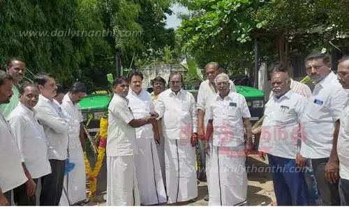 தூய்மை பணிகளுக்கு பயன்படுத்த டிராக்டர்கள்