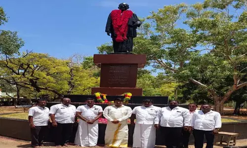 தமிழர் தந்தை சி.பா.ஆதித்தனார் பிறந்தநாள் விழாவையொட்டிதிருச்செந்தூர், காயாமொழியில் உள்ள அவரது உருவச்சிலைக்கு அரசியல் கட்சியினர், பல்வேறு அமைப்பினர் மாைல அணிவித்து மரியாதை செலுத்தினர்.