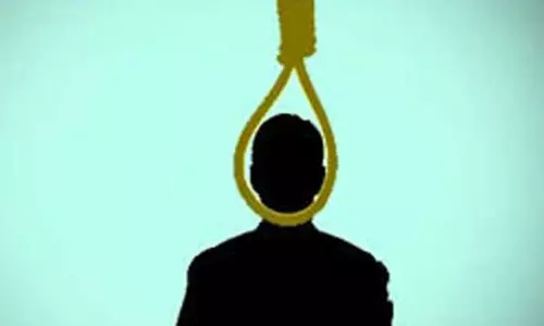 தட்டார்மடம் அருகேடீக்கடைக்காரர் தூக்குபோட்டு தற்கொலை