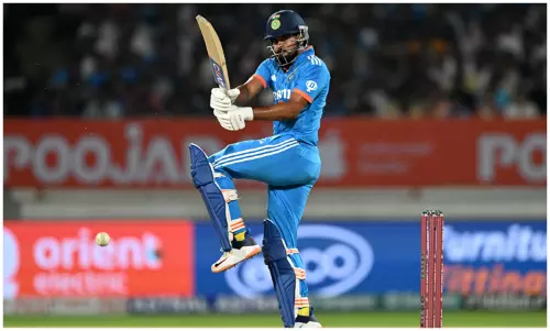 ஆஸ்திரேலியாவுக்கு எதிரான கடைசி ஒருநாள் போட்டி: நிதான ஆட்டத்தில் இந்திய அணி