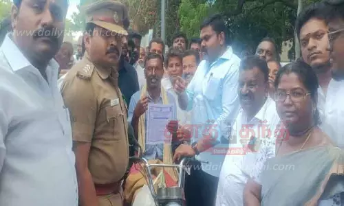 சாலை பாதுகாப்பு விழிப்புணர்வு நிகழ்ச்சி