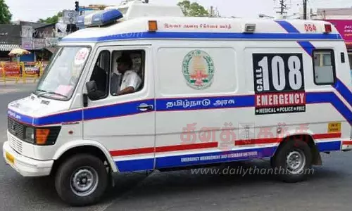ஒரே ஆம்புலன்சில் அடுத்தடுத்து 2 கர்ப்பிணிகளுக்கு பிரசவம்