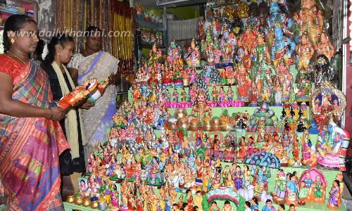 கொலு பொம்மைகள் விற்பனை அமோகம் கொலு பொம்மைகள் விற்பனை அமோகம்