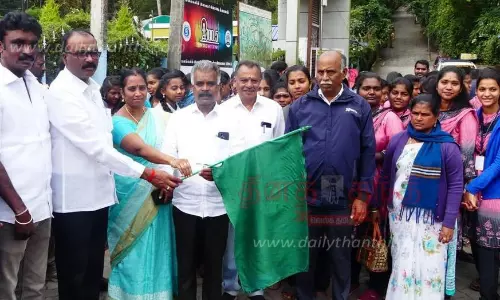 கொடைக்கானல் ஏரியில் தூய்மை பணி கொடைக்கானல் ஏரியில் தூய்மை பணி