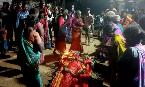 மழை வேண்டி ஒப்பாரி வைத்த பெண்கள்