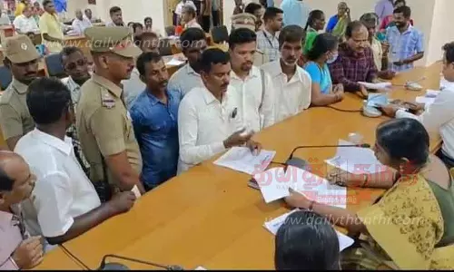 ஊராட்சி அலுவலகம் கட்டும் பணியை தடுப்பவர் மீது நடவடிக்கை எடுக்க கோரிக்கை ஊராட்சி அலுவலகம் கட்டும் பணியை தடுப்பவர் மீது நடவடிக்கை எடுக்க கோரிக்கை