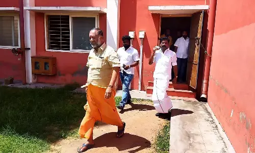 ஓ.ராஜா உள்பட 6 பேர் திண்டுக்கல் கோர்ட்டில் ஆஜர் ஓ.ராஜா உள்பட 6 பேர் திண்டுக்கல் கோர்ட்டில் ஆஜர்