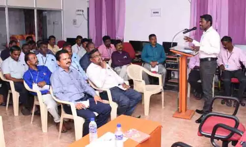 வினாத்தாள் வடிவமைப்பு குறித்து பேராசிரியர்களுக்கு பயிற்சி