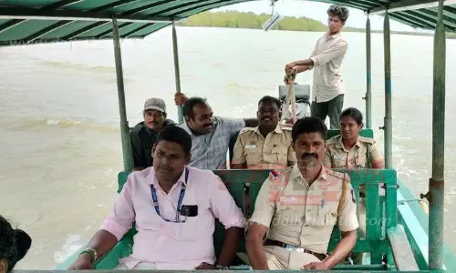 கடலோர பாதுகாப்பு குழும அதிகாரிகள் ரோந்து பணி கடலோர பாதுகாப்பு குழும அதிகாரிகள் ரோந்து பணி