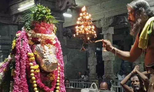 சிவன் கோவில்களில் பிரதோஷ வழிபாடு சிவன் கோவில்களில் பிரதோஷ வழிபாடு