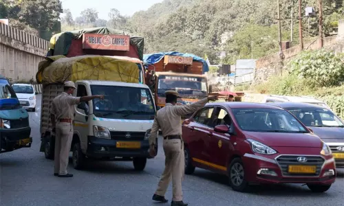 அசாம்-மேகாலயா எல்லையில் மீண்டும் மோதல் அசாம்-மேகாலயா எல்லையில் மீண்டும் மோதல்