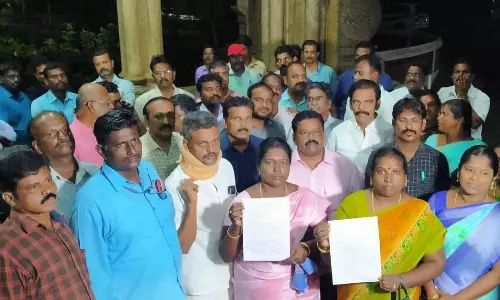 ஆசிரியர் சங்கங்கள் கூட்டாக இணைந்து கலெக்டர் அலுவலகத்தில் மனு