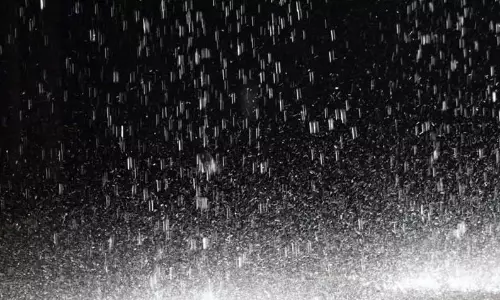 பலத்த காற்றுடன் கனமழை