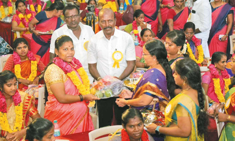 சைதாப்பேட்டையில் கர்ப்பிணிகளுக்கு சமுதாய வளைகாப்பு விழா - அமைச்சர் மா.சுப்பிரமணியன் சீர்வரிசை வழங்கினார்