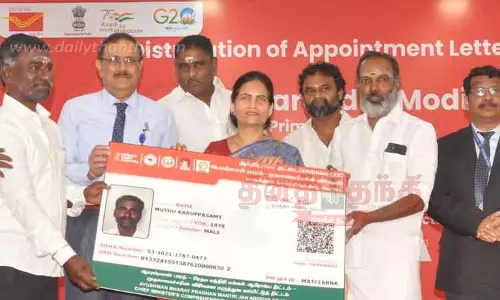 தமிழகத்தில் 50 லட்சம் பேருக்கு  மருத்துவ காப்பீட்டு அட்டை - மத்திய மந்திரி தகவல்