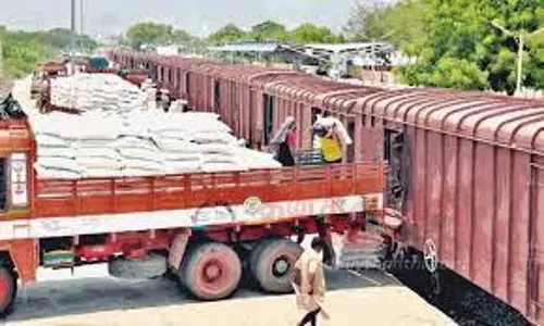 காட்பாடிக்கு ரெயிலில் வந்த2,630 டன் யூரியா