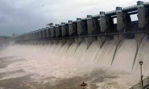 கர்நாடக அணைகளில் இருந்து  தமிழகத்திற்கு காவிரியில் தண்ணீர் திறப்பு அதிரடியாக குறைப்பு